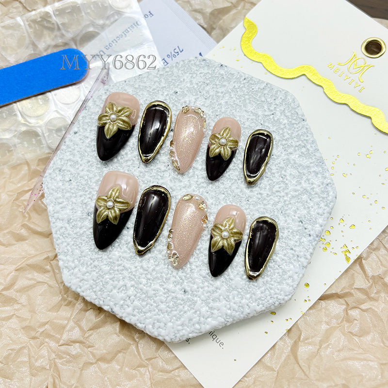 zb92..A wide variety of wearable nails in different styles.
