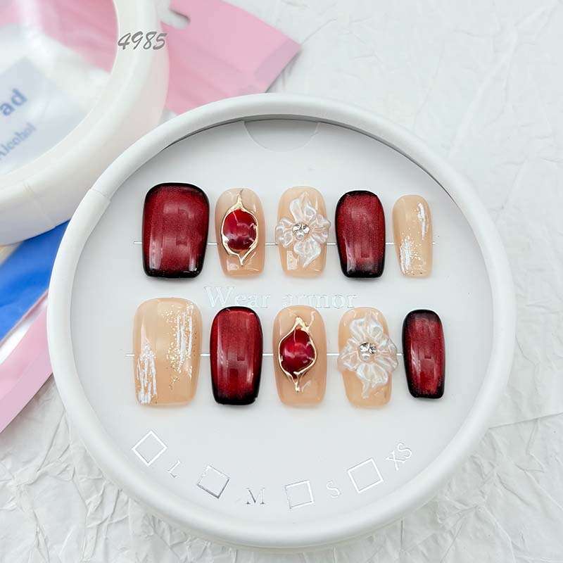zb35..A variety of choices for almond-shaped and square-shaped wearable nails.