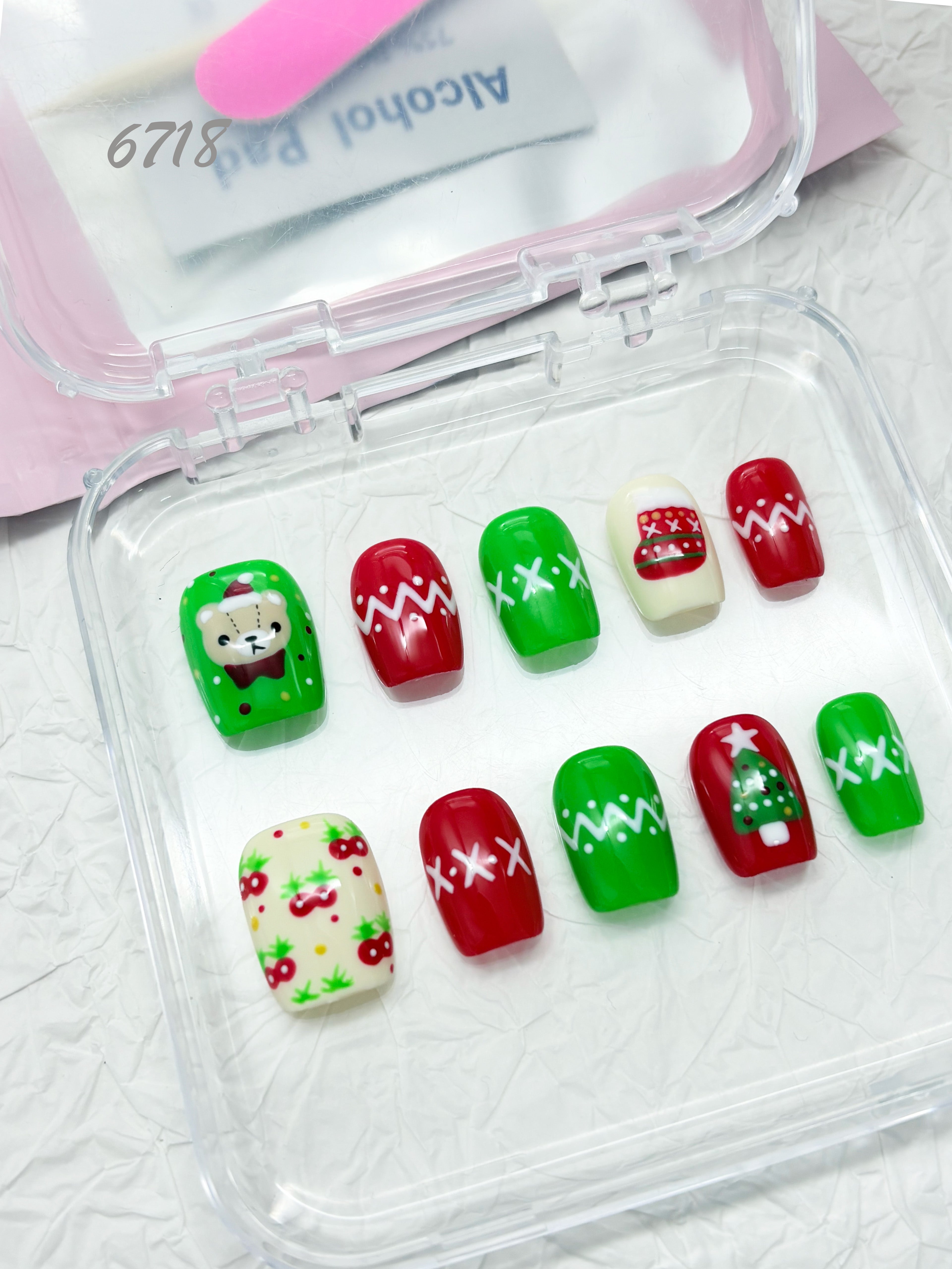 zb89..Christmas nails