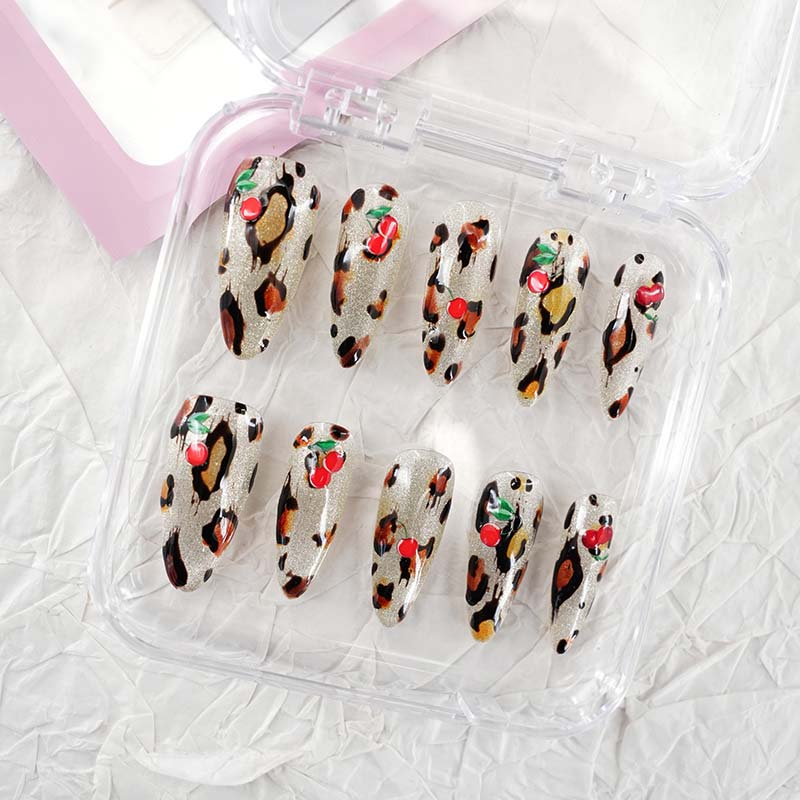 zb33..A variety of almond-shaped and square nails.