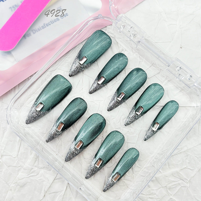 zb35..A variety of choices for almond-shaped and square-shaped wearable nails.