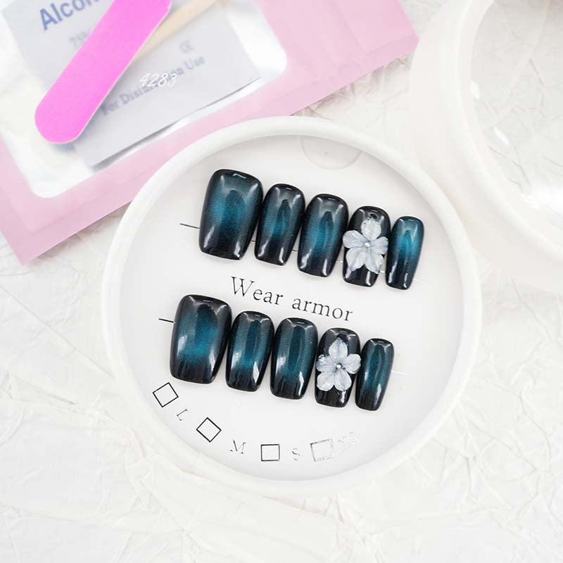 zb21..A variety of dazzling and colorful nail wraps