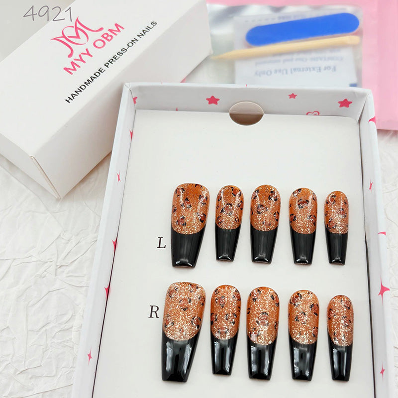 zb34..A collection of almond-shaped and square-shaped wearable nails