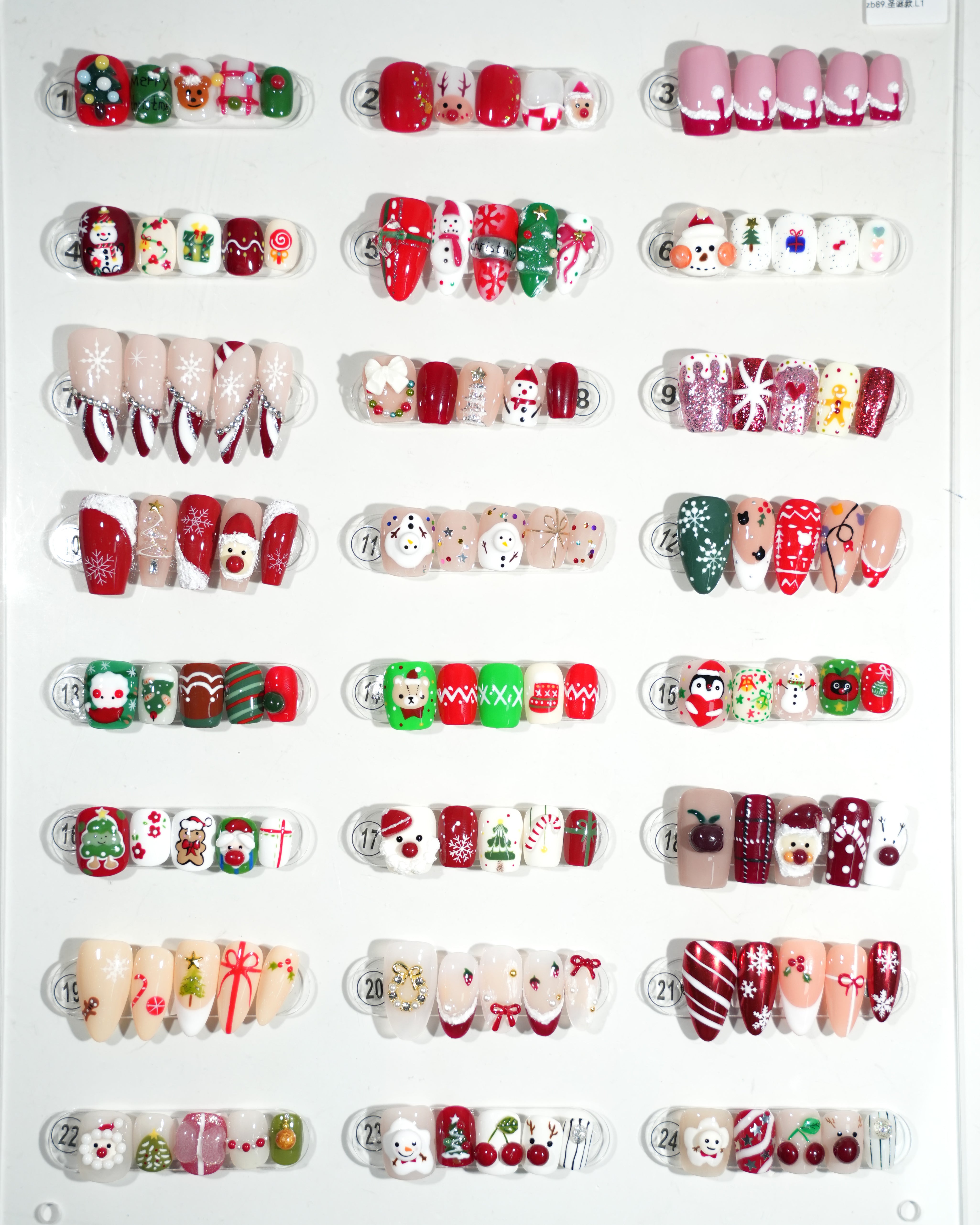 zb89..Christmas nails